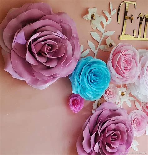 Цветы из бумаги на стену - 72 фото