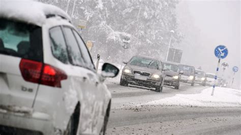 SMHI varnar för mycket snö kan komma två decimeter P4 Jämtland