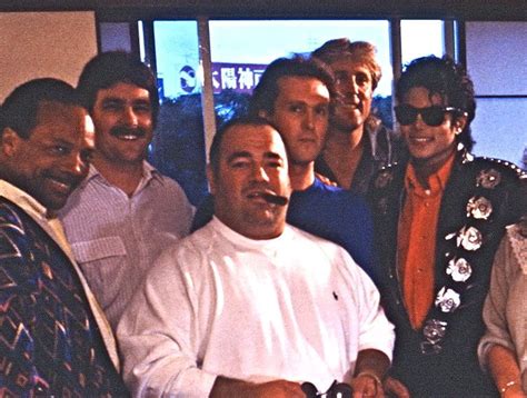 Michael Jackson with his fans - Michael Jackson Photo (29609911) - Fanpop