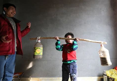 Year Old Naked Chinese Boy Yan Xiaoshuai Pictured Boy Watches Stock Editorial Photo