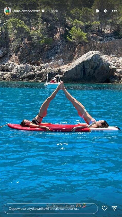 Anna Lewandowska Wypoczywa Na Majorce I Wi Tuje Urodziny Trenera Bachaty Zapozowa A W Bikini