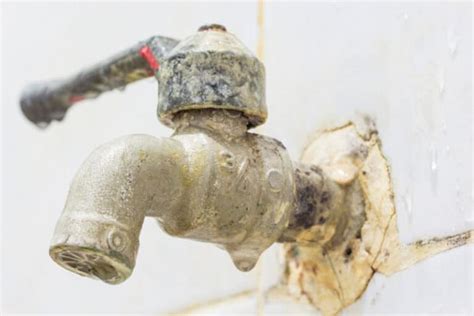 Loosen A Stuck Outside Water Faucet With These Tricks