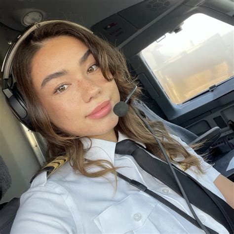 3 Hot Sexy Sara Maika Bikini Pics