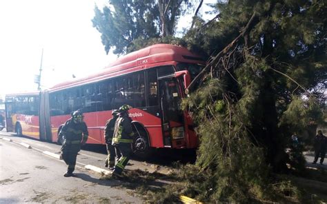 Choque De Metrob S Con Rbol Deja Heridos En Gustavo A Madero El