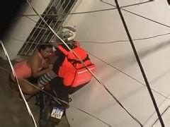 Grabación amateur brasileña de esta morena chupándole la polla al repartidor Porno Carioca