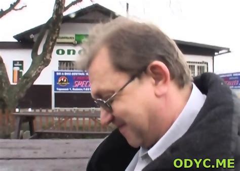 Astounding Brunette Diva Cathy Craves For Oral Pleasure