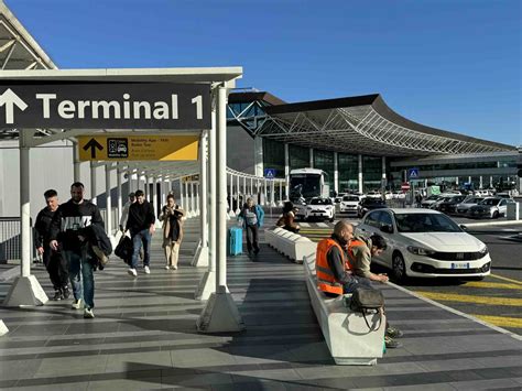 Fiumicino, new rules for cabs and NCCs. Anarchy outside Europe's best