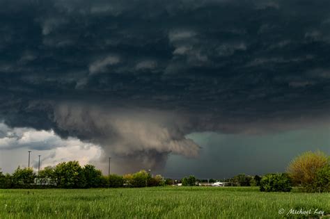 Supercell Wall Cloud Tornado Warned Supercell Nw Of Spri Flickr