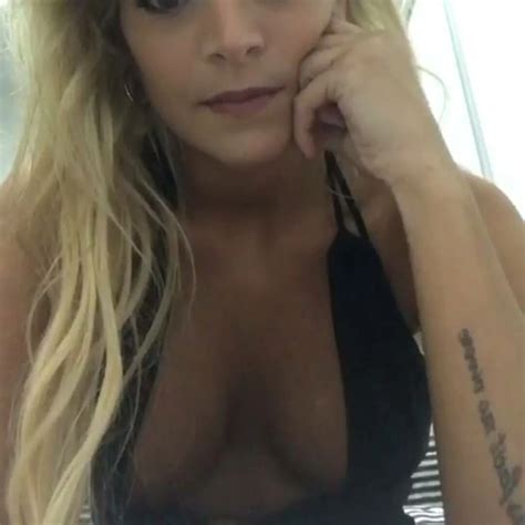 Mostr De M S El Descuido Hot De Sol P Rez Durante Una Transmisi N En Vivo Infobae