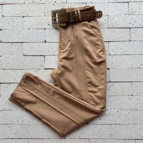 CALÇA SLIM VINCO E CINTO FIVELA APLIQUE LUXO NUDE Dondoca Moda Feminina