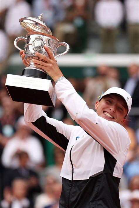1ga being 1ga, her way of celebrating her 4th GS title : r/tennis