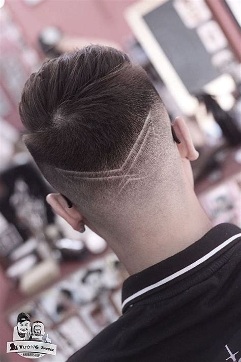 Corte Em V Com Risco Lateral - Ideias de corte em V masculino com risco