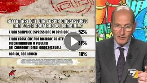 Sondaggi i gay non possono adottare bambini Per il 52 è libertà di espressione