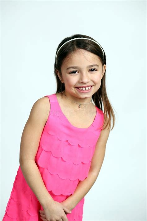 Fille De Latina Dans La Robe Rose Image Stock Image Du Humain Couleur