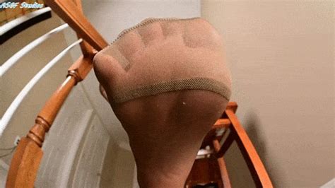 Dolce Vandela Dangling Her Mules Part Mpg Amateur Soles Giantess And Footjobs Clips Sale