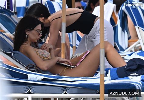 Emily Ratajkowski Stuns In Sexy Bikini At Miami Beach Event Aznude