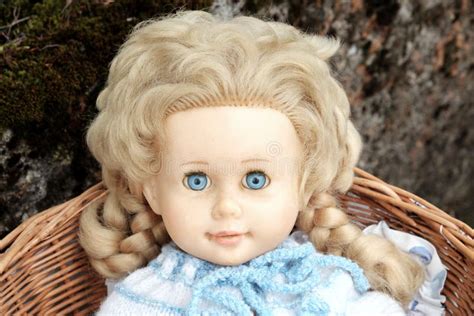 Blonde Doll Has A Broken Face Mannequin Destroyed Stock Photo Image Of Portrait Eyes 137278992