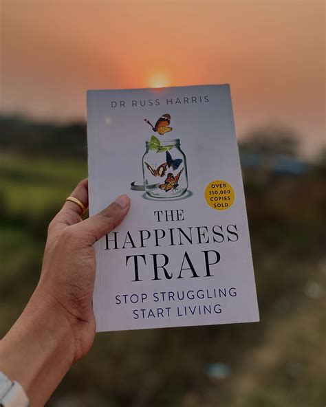 ᴘᴀʀᴛʜᴀ ᴍᴀɴᴅᴀʟ || Book Blogger | 📘 Breaking the Habit of Being Yourself