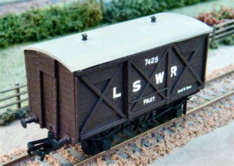 Lswr 8 Ton Fruit Van Kit Built By Unique Wagons 00 Gauge 08 £4800