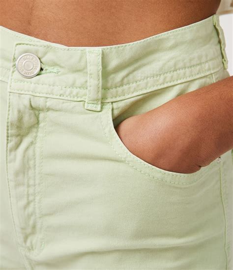 Short Hot Pants Cintura Alta Em Sarja Barra Dobrada