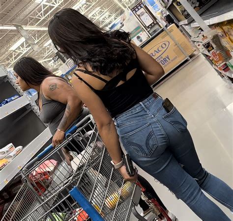 Two Latina Babes One Slim One Thick Tight Jeans Forum