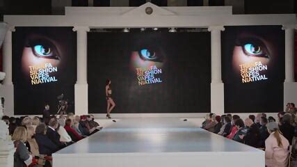 Fashion Show Sexy Lingerie Bikini Model