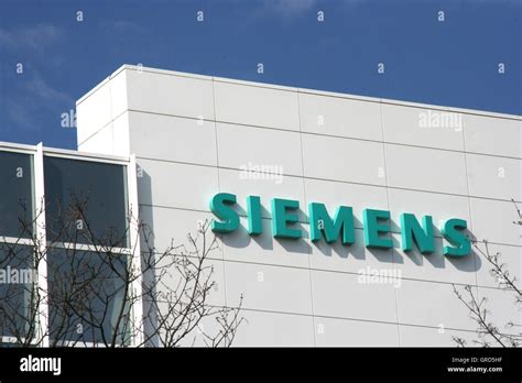 Siemens logo hi-res stock photography and images - Alamy
