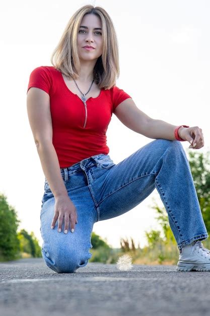 Premium Photo Blonde In Jeans On The Road