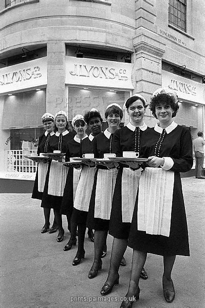 Lyons Corner House 1981 Nippy Waitresses Of The New Lyons Corner House Rehearsing For The Re