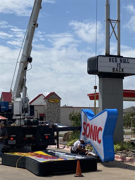 They’re changing the sign at my local Sonic : r/mildlyinteresting