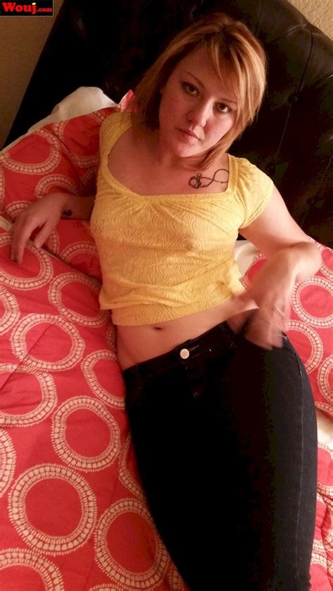 Beautiful Hottie Teasing With Her Nice Ass In Tight Jeans Photos