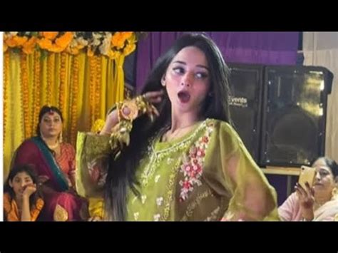 Pakistani Girl Viral Dance Video On Indian Song Hot Girl Dance Video Reaction Videos YouTube