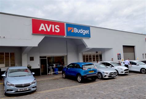 Avis vs Hertz: Which is Right For You? [2023] - ViralTalky