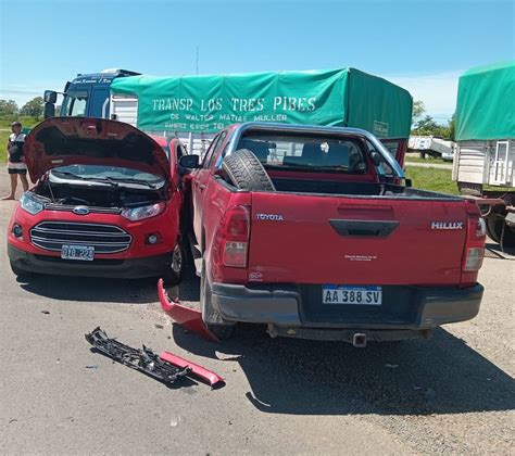 Violento choque entre tres vehículos en la Ruta 12 una