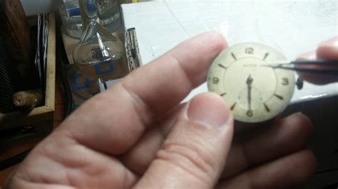 Como poner las agujas a un reloj de una forma sencilla sin dañar a éste