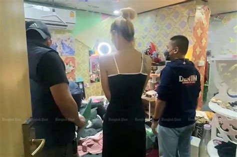 Woman Charged With Posting Porn On Twitter Bangkok Post Learning Learn English From News