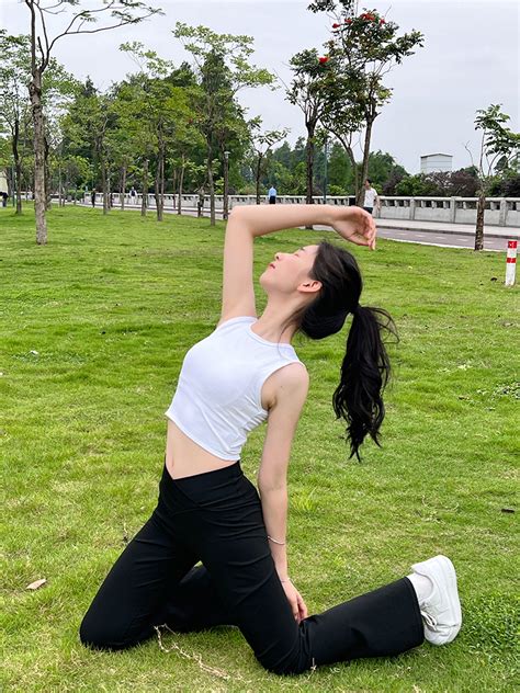 06 07 New Naked High Waist Elasto Yoga Pants Slimming Hip Lifting Casual Pants Fitness Micro Lar