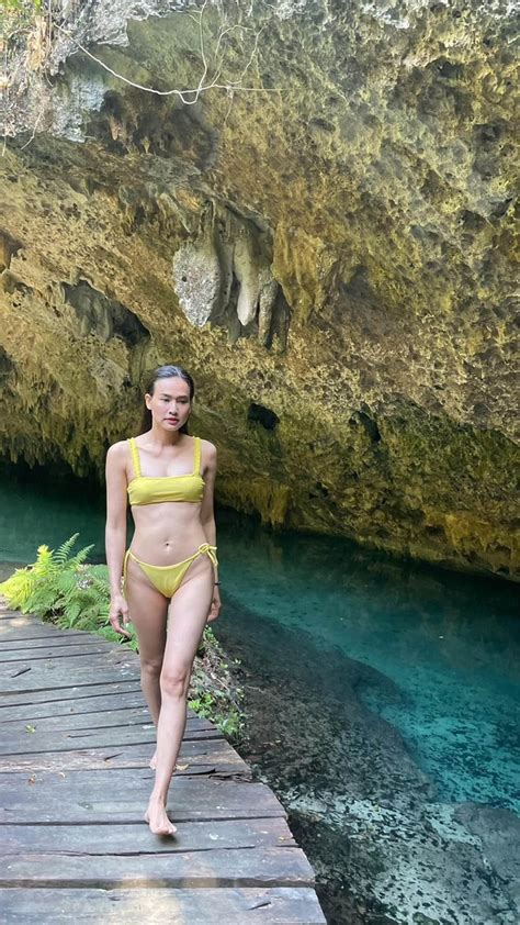 Tình cũ Bằng Kiều diện bikini khoe vẻ gợi cảm ở tuổi