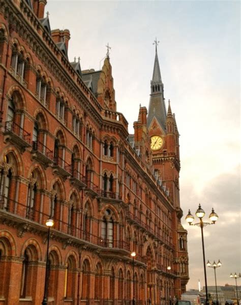 St Pancras Clock Tower Apartment - Tristan Bancks