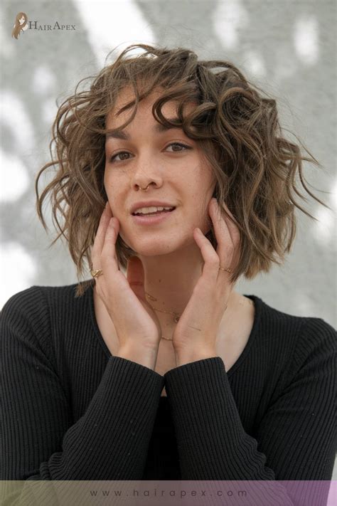 33 Bouncy Stacked Haircuts For Curly Hair That Turn Heads