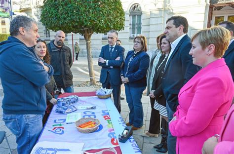 El Presidente De La Diputaci N Apoya A La Asociaci N C Rculo Azul En Su