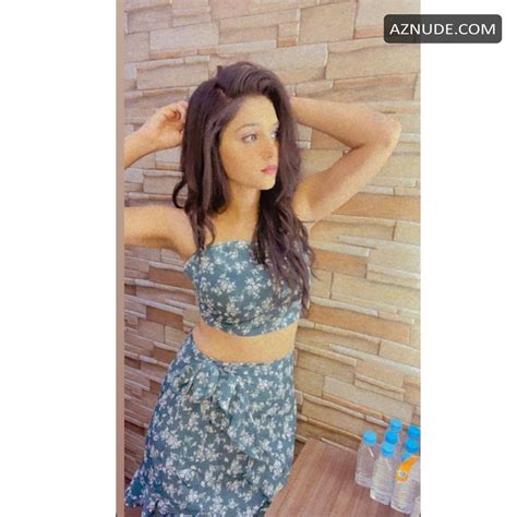 Mallika Singh Hot Sexy Bold Pics Collection AZNude