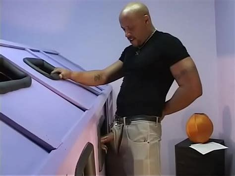 Viviendo En Una Caja Donde Todos Pueden Meter Su Polla Dentro Xvideos