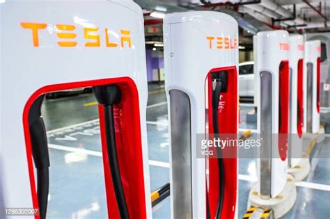 Tesla Supercharger Photos Et Images De Collection Getty Images