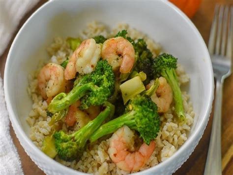 Arroz con brócoli y gambas un plato ligero y sabroso En Cocina