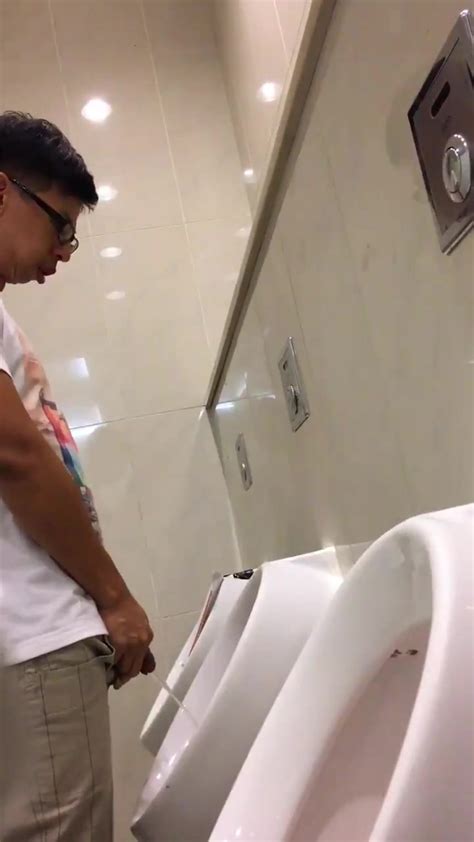 HOT GUYS PISSING AT URINAL 4656 ThisVid