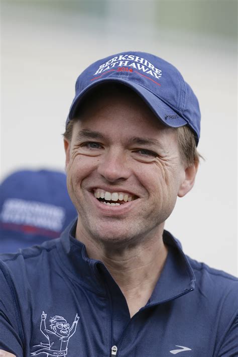 todd combs warren buffetts protege  making  bet  paytm  india