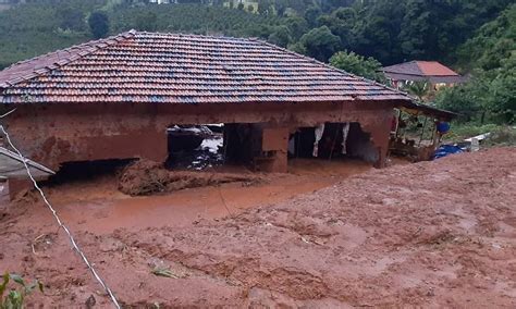 Casal de idosos morre soterrado após casa ser atingida por deslizamento