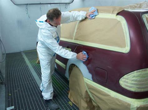 Чем обезжирить металл перед покраской автомобиля: средства, правила