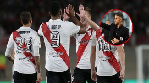 El Emblema De River Que Se Vuelve Loco Con Una Figura De Demichelis